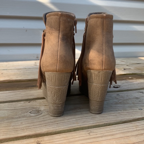 Tan wedge heel booties - Picture 4 of 4